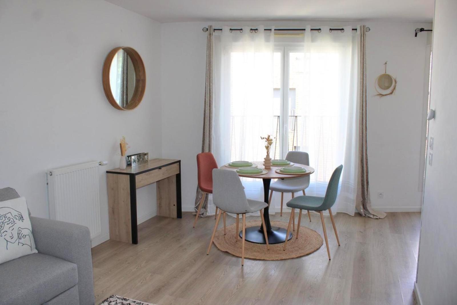 Appartement Elegant Et Lumineux Romainville Exterior photo